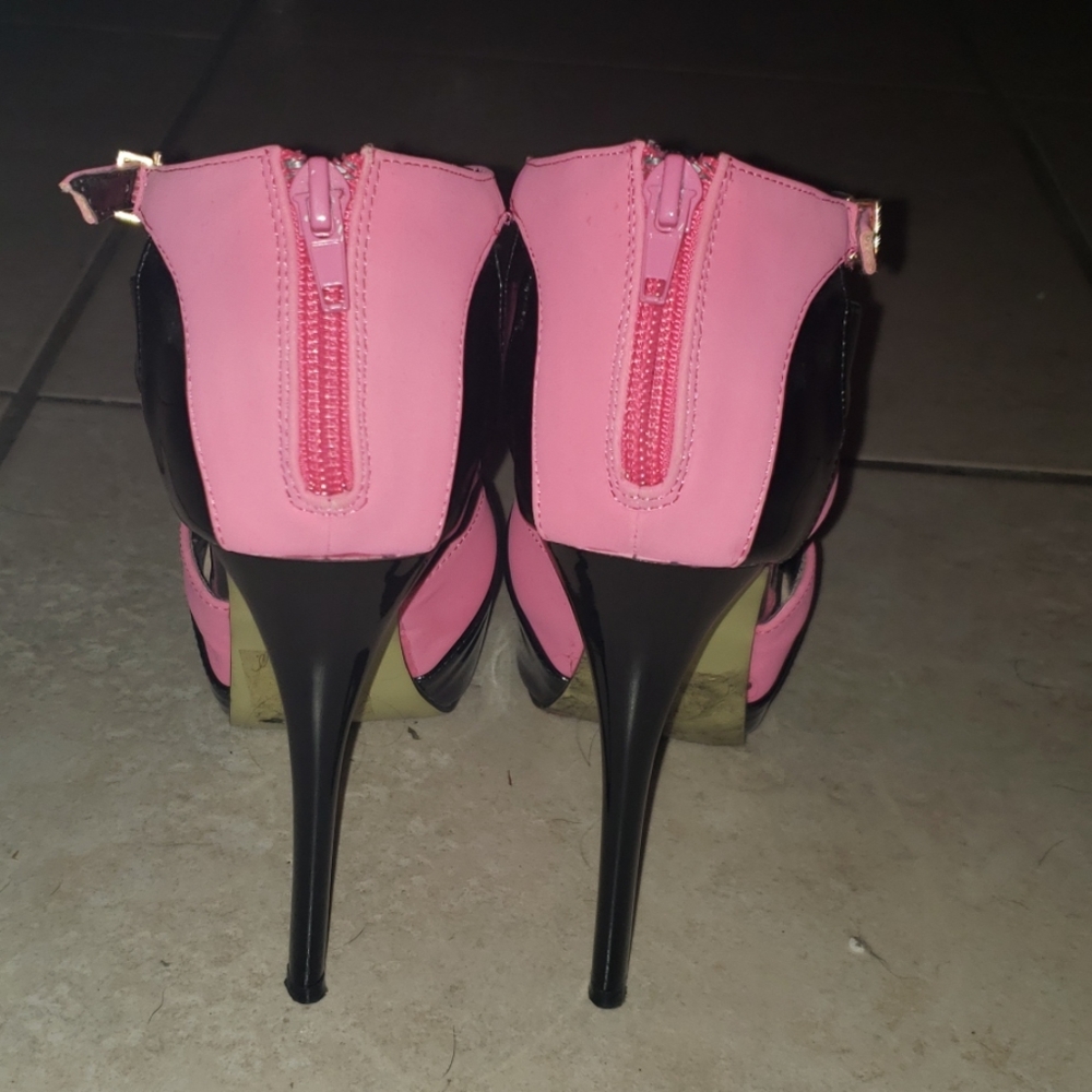 Shoes - Picture 4 of 8